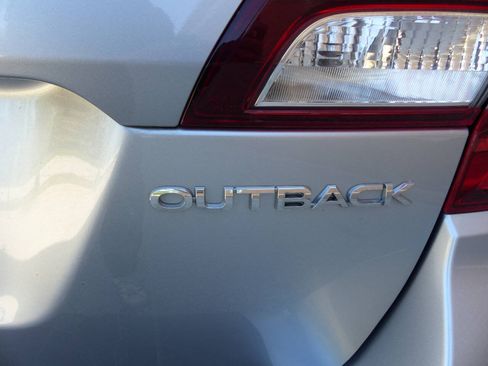 Used 2018 Subaru Outback 2.5i Premium AWD/4WD image 13