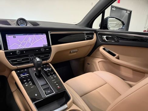 Certified 2022 Porsche Macan AWD/4WD image 21