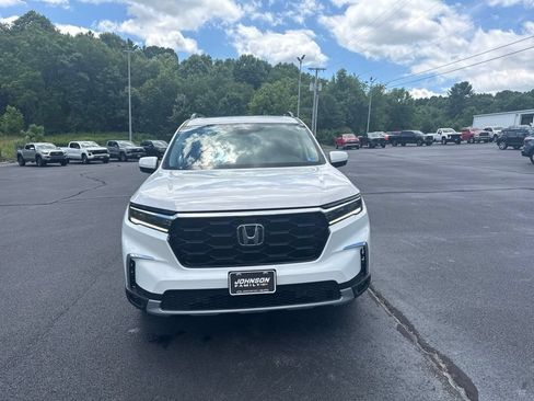 Used 2023 Honda Pilot Touring image 3