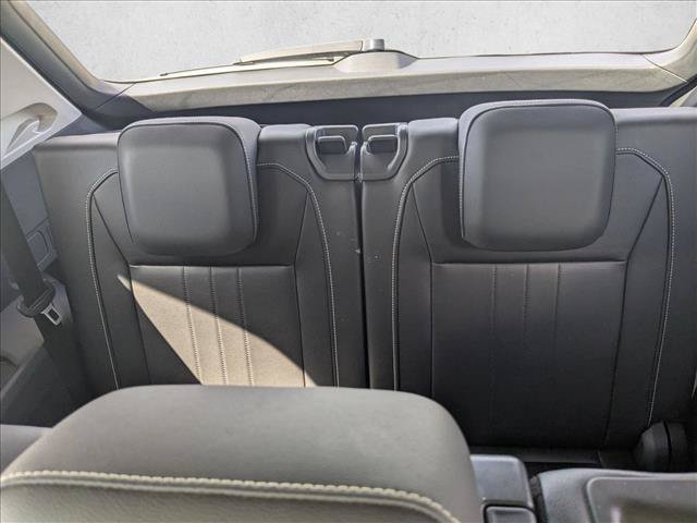 Used 2024 Volkswagen Tiguan SE w/ Panoramic Sunroof Package FWD image 17