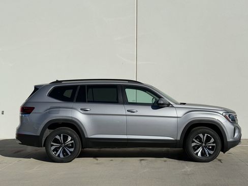 New 2026 Volkswagen Atlas SE image 3