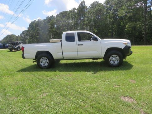 Used 2020 Toyota Tacoma SR AWD/4WD image 5