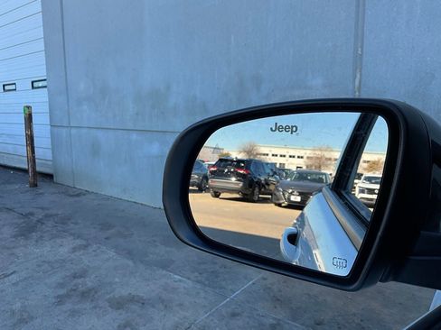 Used 2025 Jeep Compass Limited image 19