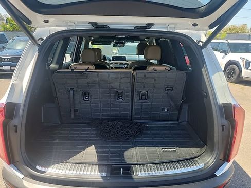 Used 2022 Kia Telluride SX w/ Towing Package FWD image 17