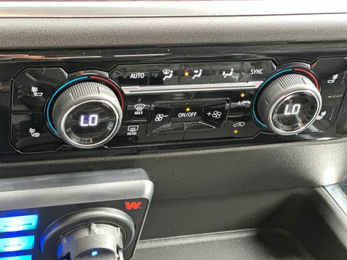 Used 2024 Chevrolet Silverado 2500 LT image 19