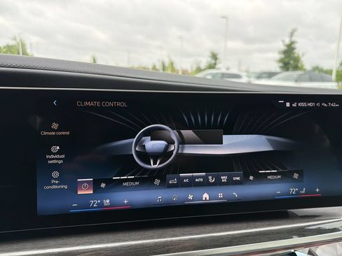 Used 2026 BMW 760i xDrive w/ Executive Package AWD/4WD image 17