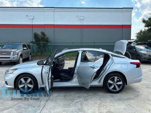 Used 2021 Nissan Altima 2.5 SV w/ SV Premium Package AWD/4WD image 14