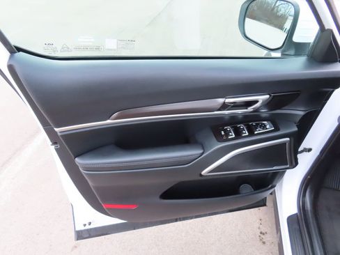 Used 2025 Kia Telluride S FWD image 22