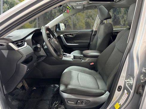Used 2024 Toyota RAV4 XLE w/ Convenience Package FWD image 9