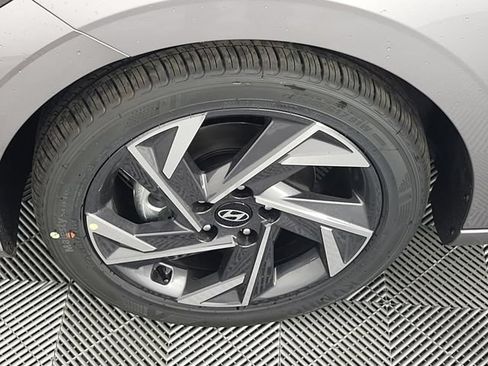 Certified 2025 Hyundai Elantra Sport FWD image 10