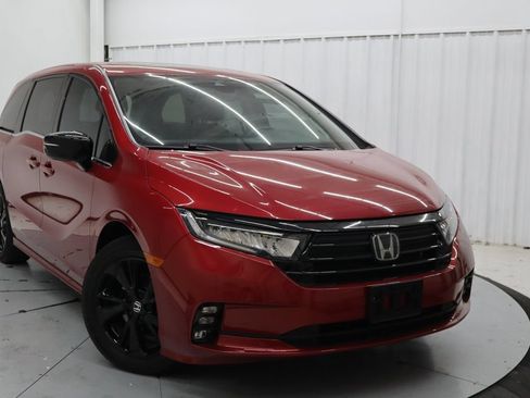Used 2023 Honda Odyssey Sport image 1