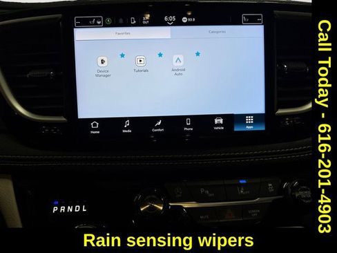 Used 2024 Chrysler Pacifica Touring-L image 12