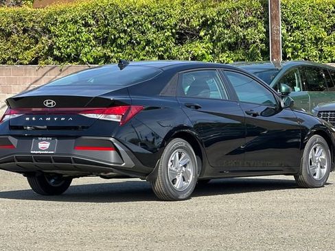 New 2026 Hyundai Elantra SE image 6
