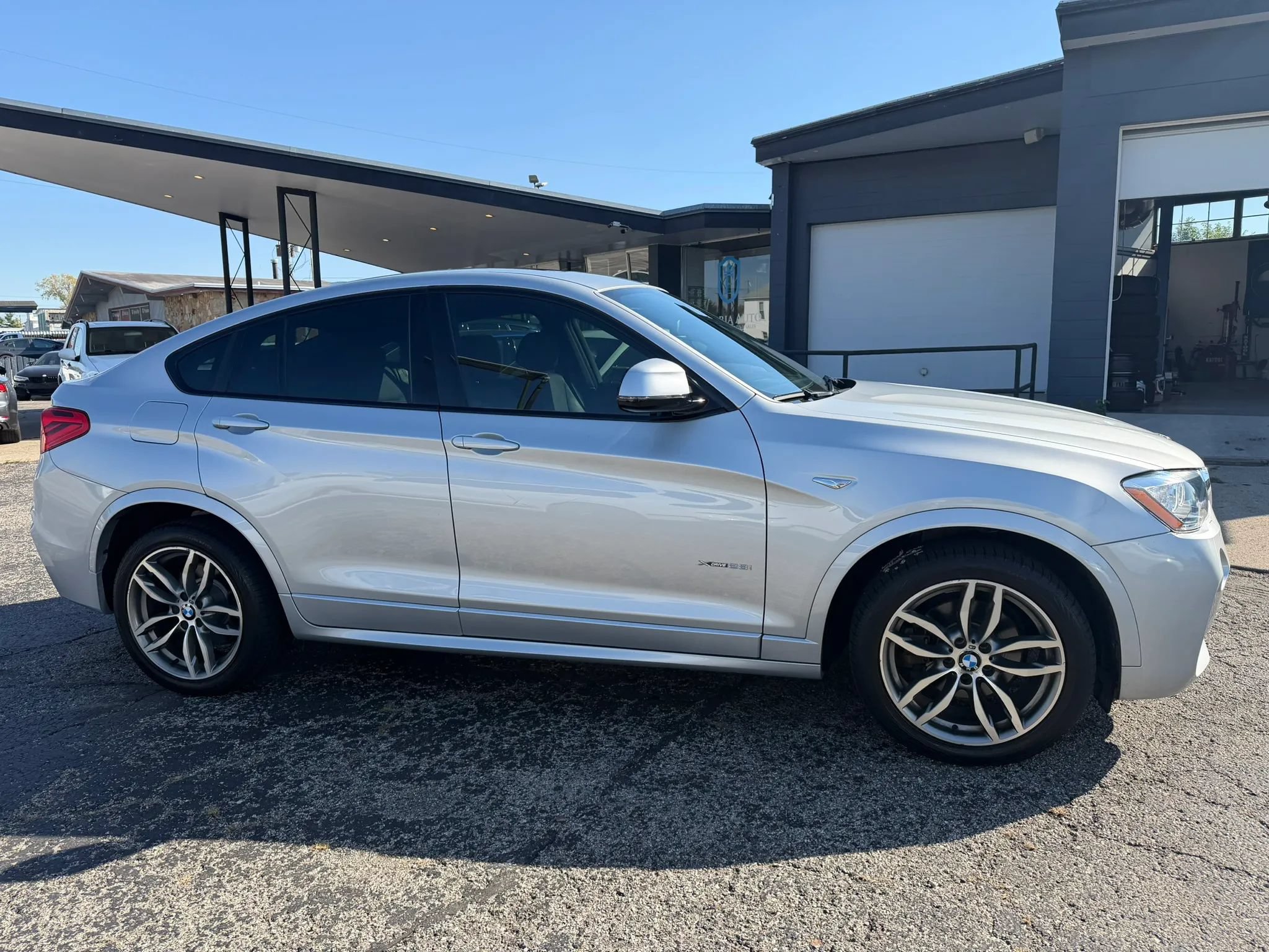 Used 2017 BMW X4 xDrive28i w/ Premium Package Enhanced AWD/4WD image 10