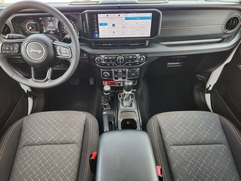 Used 2025 Jeep Gladiator Mojave w/ Convenience Group AWD/4WD image 25