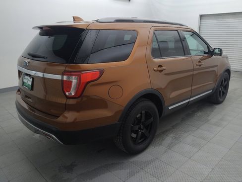 Used 2017 Ford Explorer XLT image 9