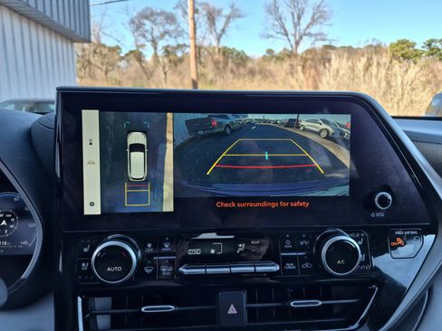 Used 2023 Toyota Highlander L image 35