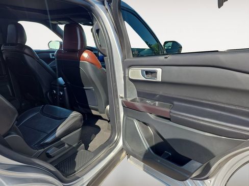 Used 2020 Ford Explorer Platinum w/ Premium Technology Package AWD/4WD image 12