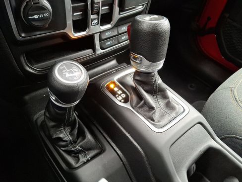 Certified 2025 Jeep Wrangler Backcountry image 15