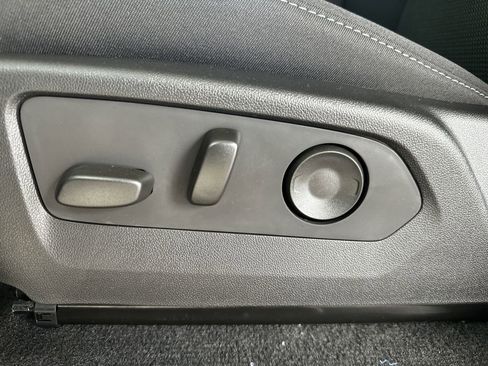 New 2025 GMC Canyon Elevation w/ Convenience Package image 15