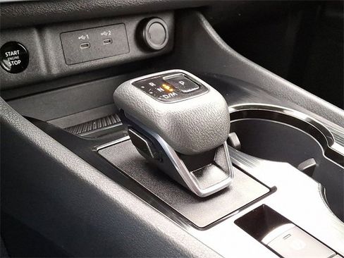 Used 2024 Nissan Rogue SV image 17