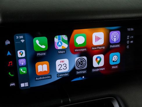 Used 2021 Porsche Taycan 4S w/ Premium Package image 16