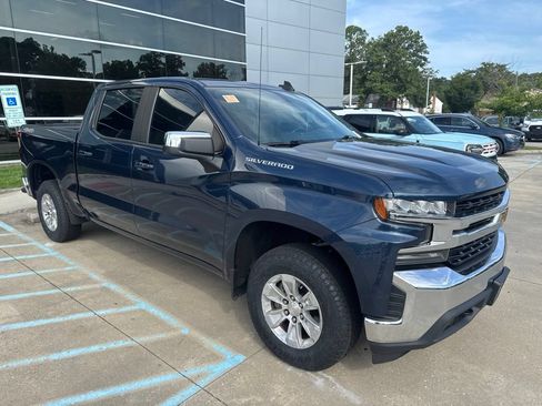 Used 2022 Chevrolet Silverado 1500 LT AWD/4WD image 3