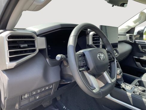 Used 2024 Toyota Tundra Limited AWD/4WD image 18