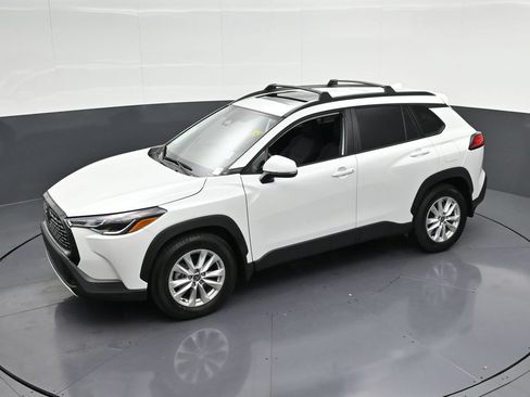 Used 2024 Toyota Corolla Cross LE w/ Moonroof Package FWD image 25