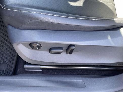 Used 2022 Volkswagen Tiguan SE image 12