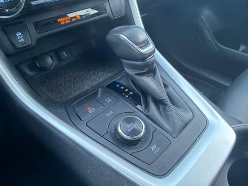 Used 2021 Toyota RAV4 XLE Premium image 62