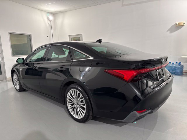 Used 2019 Toyota Avalon Limited FWD image 5