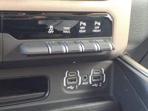 Used 2021 RAM 1500 Laramie AWD/4WD image 17