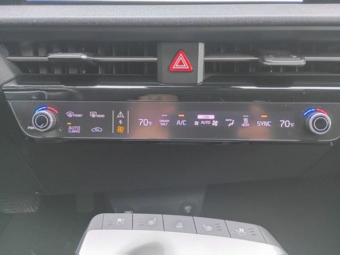 Used 2023 Kia EV6 Wind w/ Wind Technology Package AWD/4WD image 14