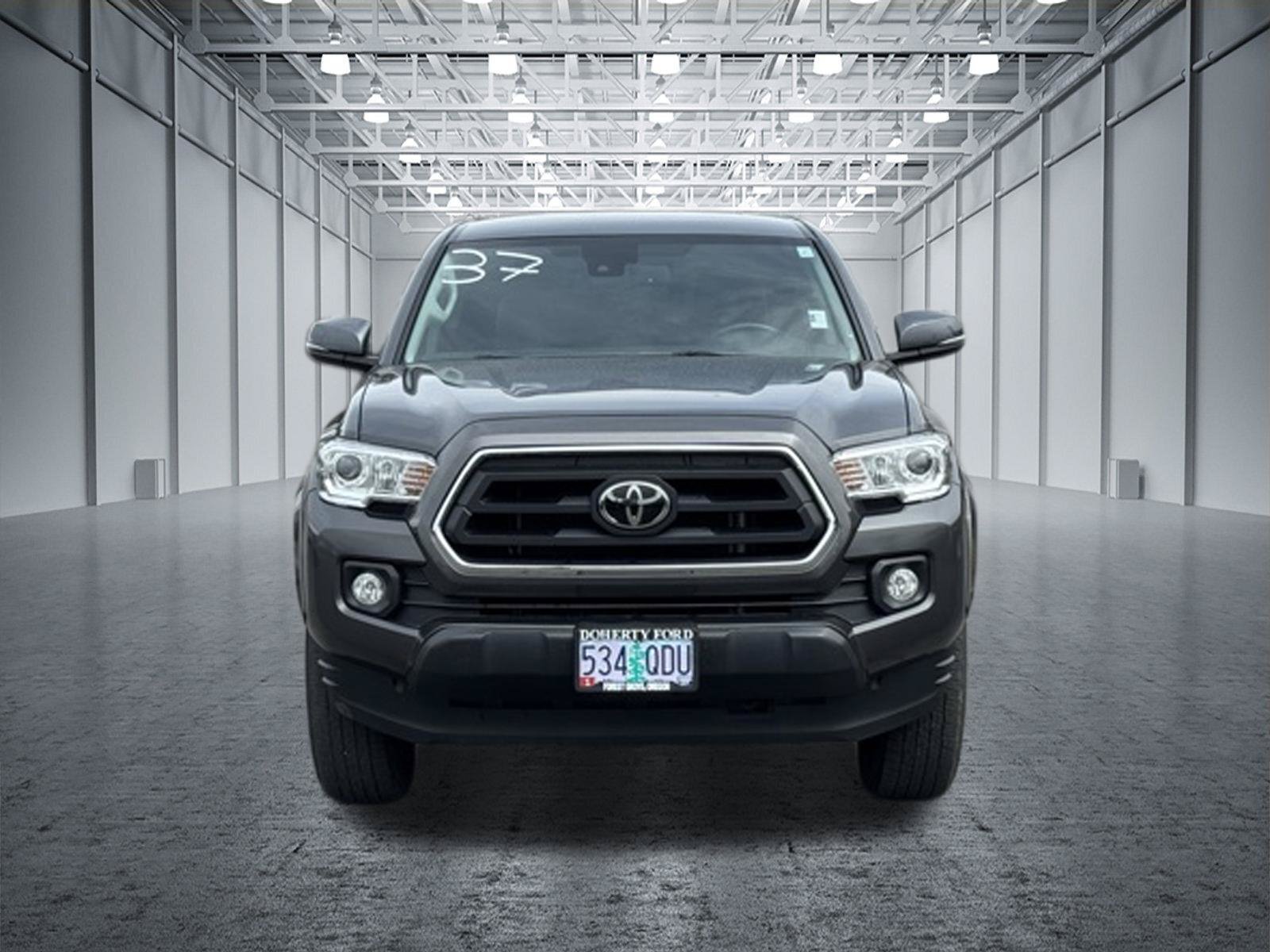 Used 2022 Toyota Tacoma SR5 AWD/4WD image 9