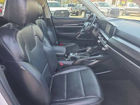Used 2023 Kia Telluride S w/ S Sunroof Package FWD image 10