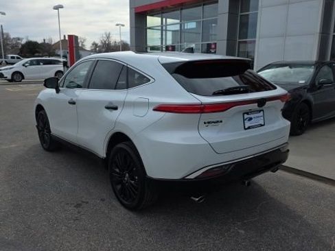 Used 2023 Toyota Venza Nightshade image 3