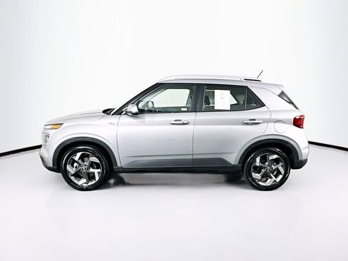 Used 2025 Hyundai Venue SEL image 4