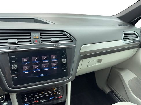 Used 2022 Volkswagen Tiguan SE R-Line image 24