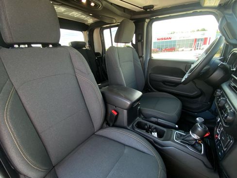 Used 2024 Jeep Gladiator Sport AWD/4WD image 14