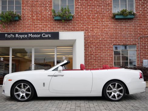 Used 2017 Rolls-Royce Dawn image 3