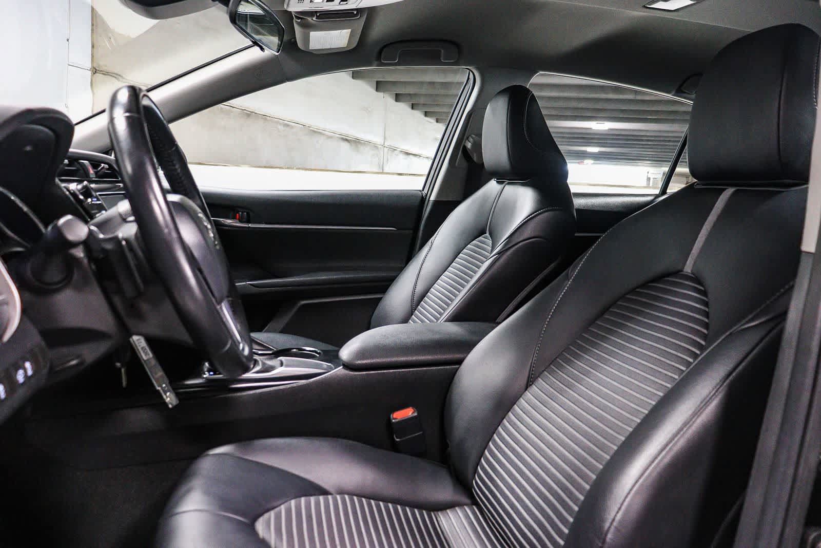 Used 2020 Toyota Camry SE w/ Carpet Mat Package FWD image 17