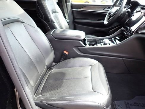 Certified 2023 Jeep Grand Cherokee L Overland image 12