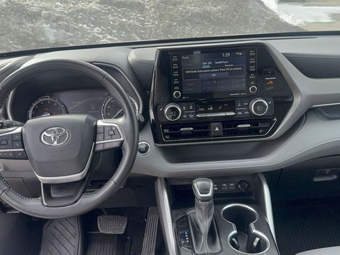 Used 2022 Toyota Highlander XLE image 12