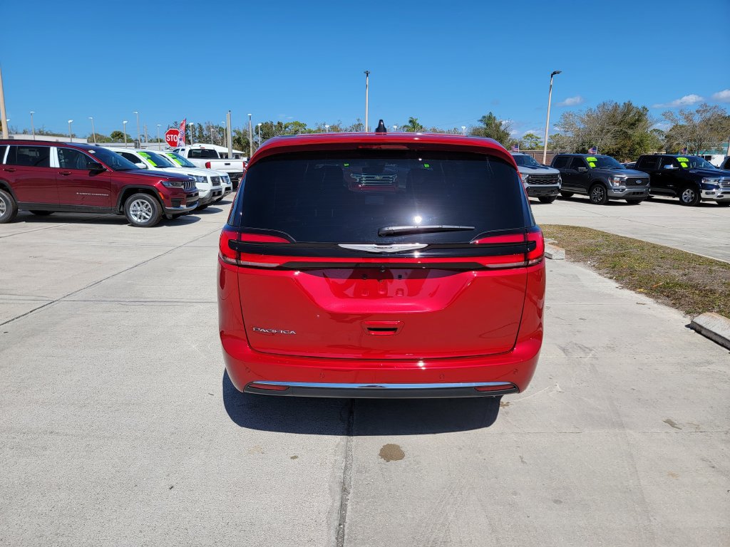 New 2026 Chrysler Pacifica Select FWD image 4