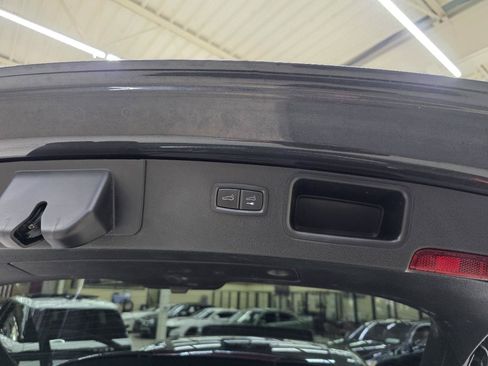 Used 2018 Porsche Macan AWD/4WD image 14