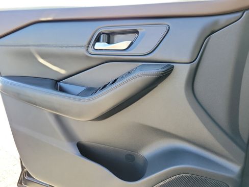 Used 2023 Nissan Rogue SV w/ SV Premium B Package image 21