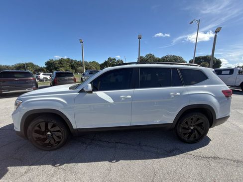 Used 2024 Volkswagen Atlas SE w/ Panoramic Sunroof Package FWD image 9