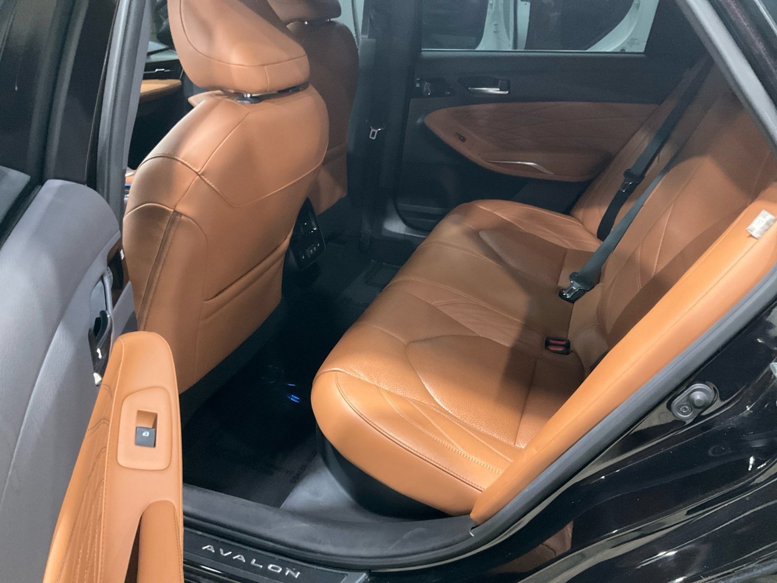 Used 2020 Toyota Avalon Limited w/ Advanced Safety Package FWD image 34