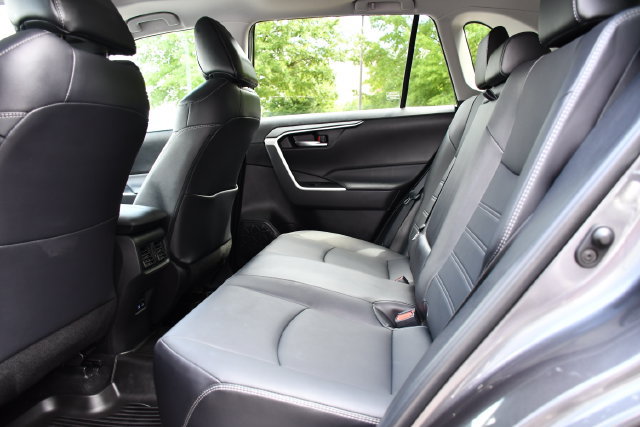 Used 2022 Toyota RAV4 XLE Premium AWD/4WD image 22